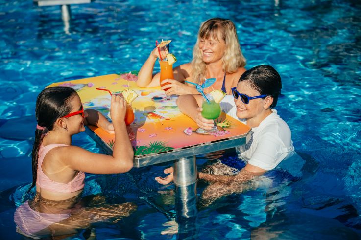 RESTAURANTS AND BARS IN THE WATER PARK