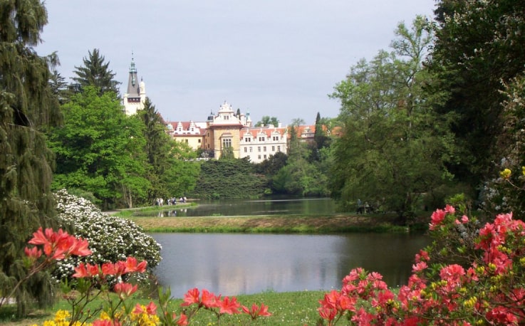 DAS SCHLOSS UND DER SCHLOSSPARK PRŮHONICE